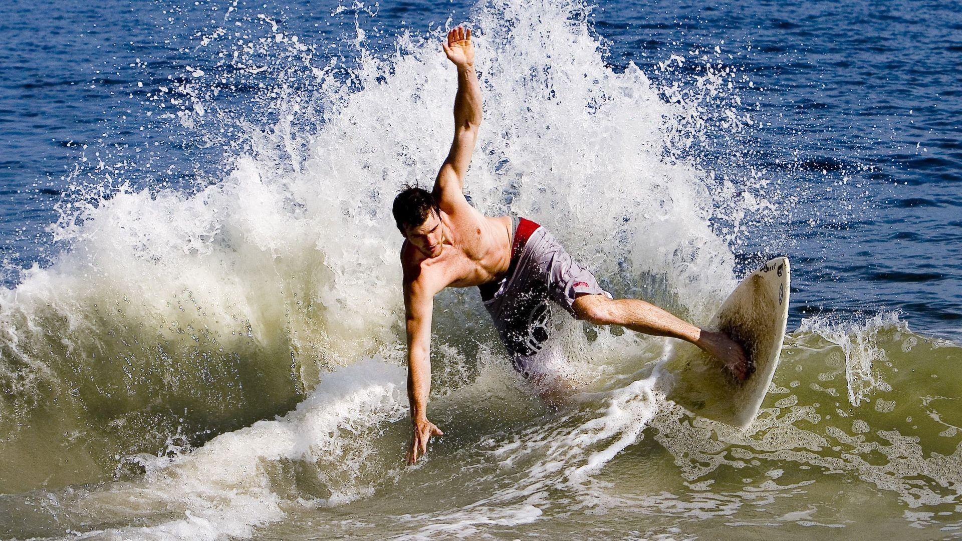 JIUYOU GAMING-男女橄榄球商业差距正逐步缩小，橄榄球比赛规则讲解